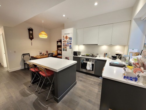 7585 Yukon Street, Vancouver, BC - Indoor Photo Showing Kitchen With Upgraded Kitchen
