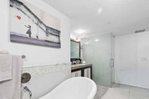 1106 Hornby Street, Vancouver, BC - Indoor Photo Showing Bathroom