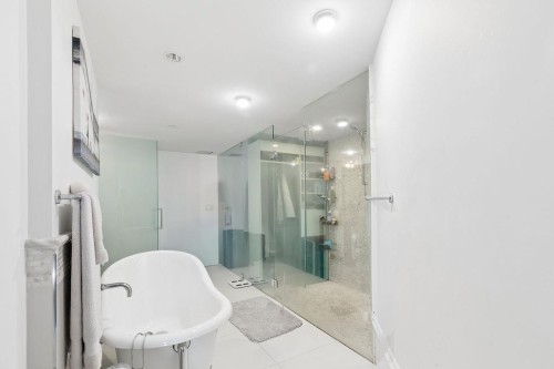 1106 Hornby Street, Vancouver, BC - Indoor Photo Showing Bathroom