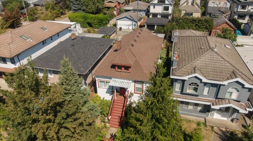 309 Woodstock Avenue E, Vancouver, BC - Outdoor