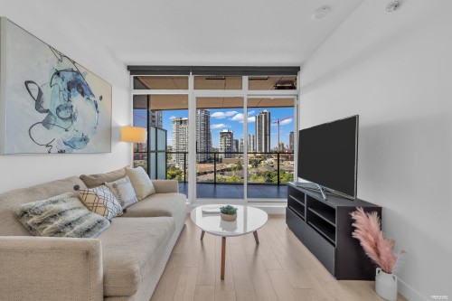 501-4880 Lougheed Highway, Burnaby, BC - Indoor Photo Showing Living Room