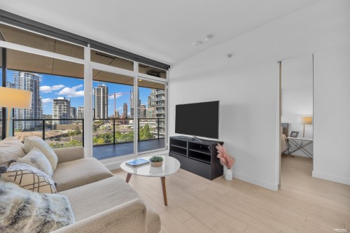 501-4880 Lougheed Highway, Burnaby, BC - Indoor Photo Showing Other Room