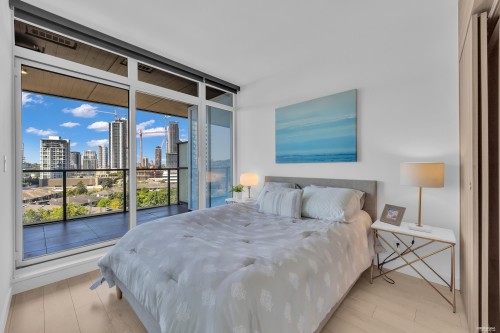 501-4880 Lougheed Highway, Burnaby, BC - Indoor Photo Showing Bedroom