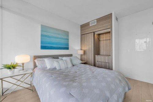 501-4880 Lougheed Highway, Burnaby, BC - Indoor Photo Showing Bedroom