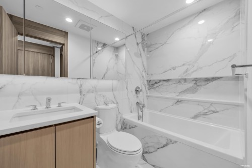501-4880 Lougheed Highway, Burnaby, BC - Indoor Photo Showing Bathroom