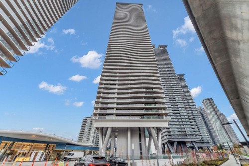 501-4880 Lougheed Highway, Burnaby, BC - Outdoor With Balcony With Facade
