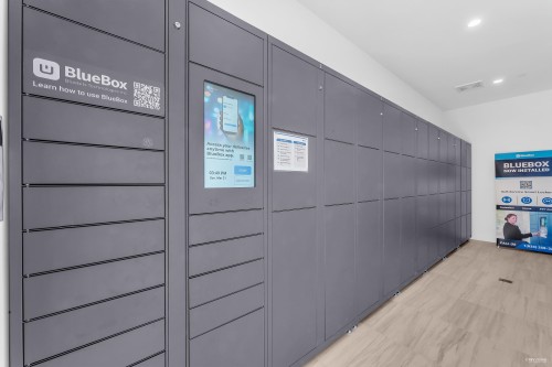501-4880 Lougheed Highway, Burnaby, BC - Indoor Photo Showing Other Room
