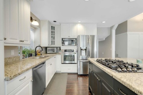 2028 Saskatchewan Avenue, Port Coquitlam, BC - Indoor Photo Showing Kitchen With Double Sink With Upgraded Kitchen
