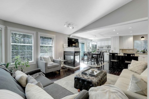 2028 Saskatchewan Avenue, Port Coquitlam, BC - Indoor Photo Showing Living Room