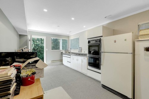 2028 Saskatchewan Avenue, Port Coquitlam, BC - Indoor Photo Showing Kitchen