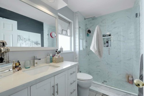2028 Saskatchewan Avenue, Port Coquitlam, BC - Indoor Photo Showing Bathroom