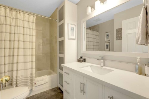2028 Saskatchewan Avenue, Port Coquitlam, BC - Indoor Photo Showing Bathroom