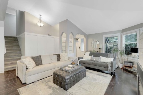2028 Saskatchewan Avenue, Port Coquitlam, BC - Indoor Photo Showing Living Room