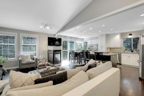 2028 Saskatchewan Avenue, Port Coquitlam, BC - Indoor Photo Showing Living Room