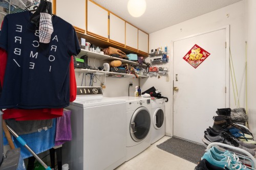 7340 Schaefer Avenue, Richmond, BC - Indoor Photo Showing Laundry Room