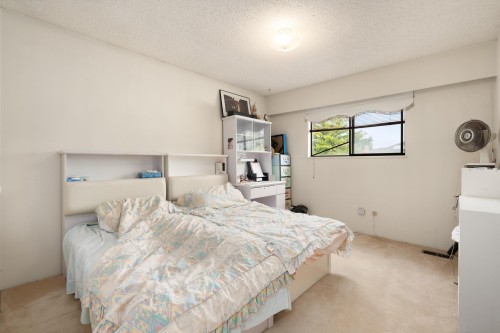 7340 Schaefer Avenue, Richmond, BC - Indoor Photo Showing Bedroom
