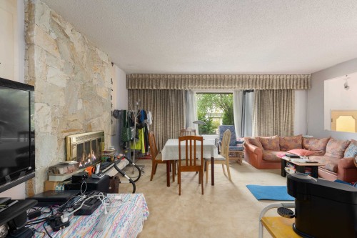 7340 Schaefer Avenue, Richmond, BC - Indoor Photo Showing Living Room With Fireplace