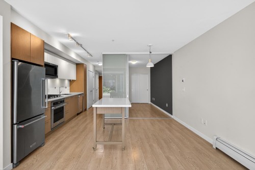 304-384 1St Avenue E, Vancouver, BC - Indoor Photo Showing Kitchen