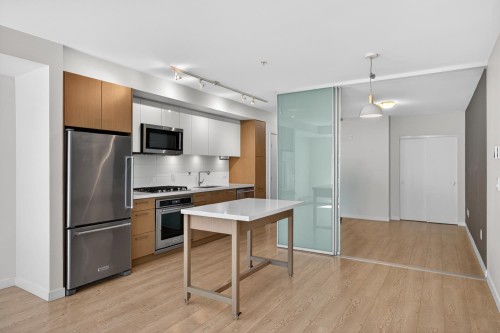 304-384 1St Avenue E, Vancouver, BC - Indoor Photo Showing Kitchen With Upgraded Kitchen