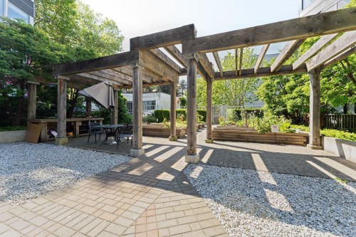 304-384 1St Avenue E, Vancouver, BC - Outdoor