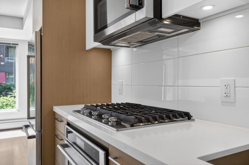 304-384 1St Avenue E, Vancouver, BC - Indoor