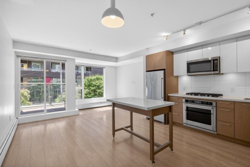 304-384 1St Avenue E, Vancouver, BC - Indoor Photo Showing Kitchen With Upgraded Kitchen
