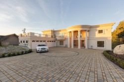 5417 Greentree Road  West Vancouver, BC V7W 1N3