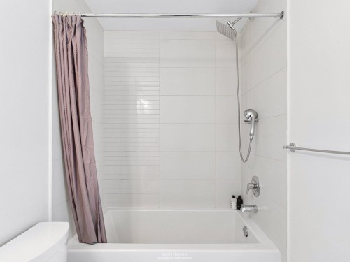 24-10133 River Drive, Richmond, BC - Indoor Photo Showing Bathroom
