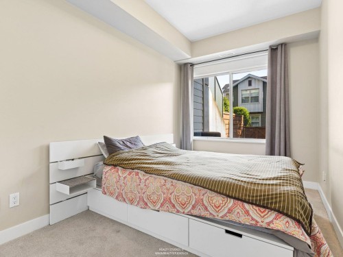 24-10133 River Drive, Richmond, BC - Indoor Photo Showing Bedroom