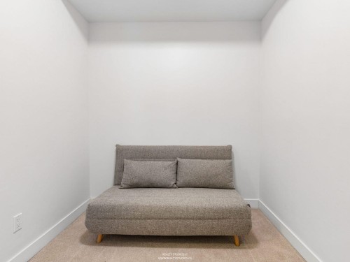 24-10133 River Drive, Richmond, BC - Indoor Photo Showing Bedroom