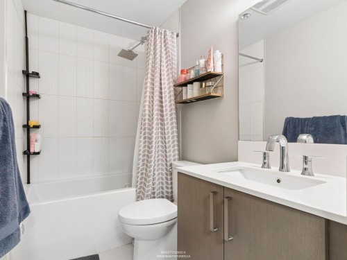 24-10133 River Drive, Richmond, BC - Indoor Photo Showing Bathroom