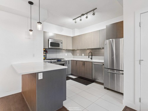 24-10133 River Drive, Richmond, BC - Indoor Photo Showing Kitchen With Stainless Steel Kitchen With Upgraded Kitchen