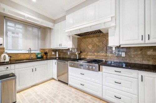 2979 31St Avenue W, Vancouver, BC - Indoor Photo Showing Kitchen With Upgraded Kitchen