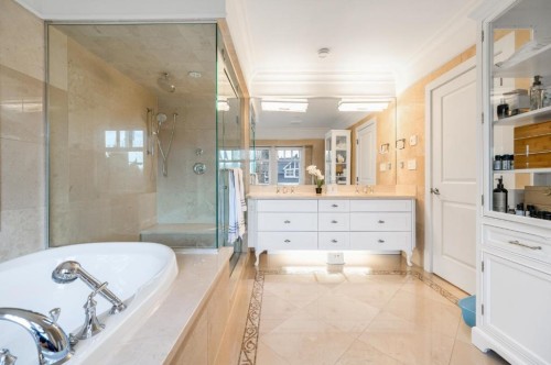 2979 31St Avenue W, Vancouver, BC - Indoor Photo Showing Bathroom