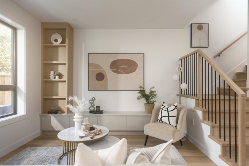 920 16Th Avenue E, Vancouver, BC - Indoor