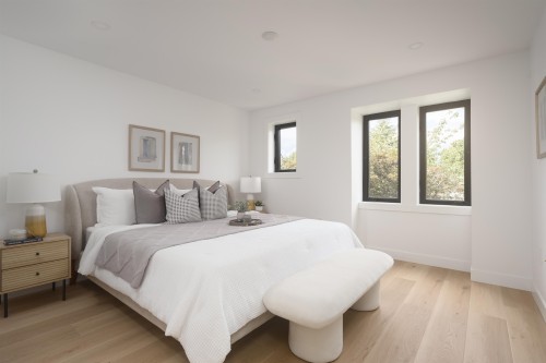 920 16Th Avenue E, Vancouver, BC - Indoor Photo Showing Bedroom