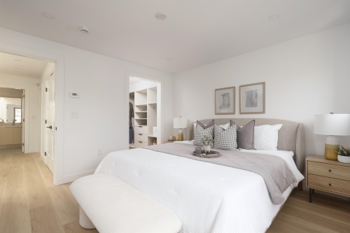 920 16Th Avenue E, Vancouver, BC - Indoor Photo Showing Bedroom