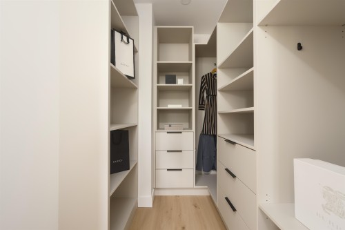 920 16Th Avenue E, Vancouver, BC - Indoor