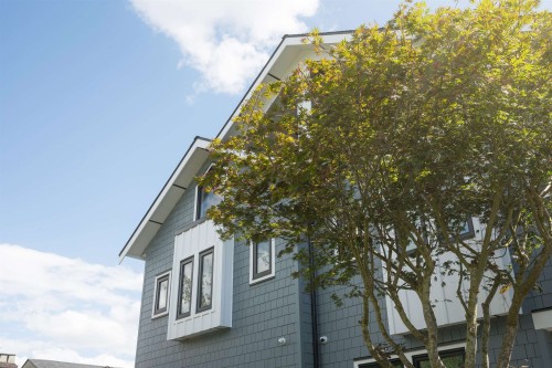 920 16Th Avenue E, Vancouver, BC - Outdoor