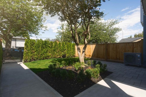 920 16Th Avenue E, Vancouver, BC - Outdoor