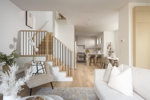 920 16Th Avenue E, Vancouver, BC - Indoor Photo Showing Living Room