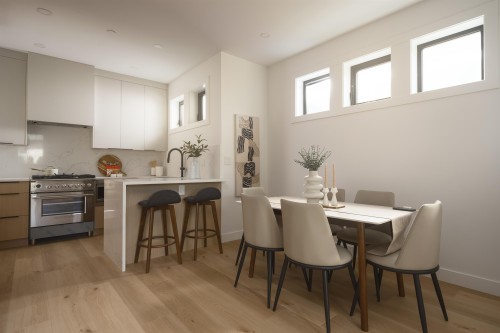 920 16Th Avenue E, Vancouver, BC - Indoor
