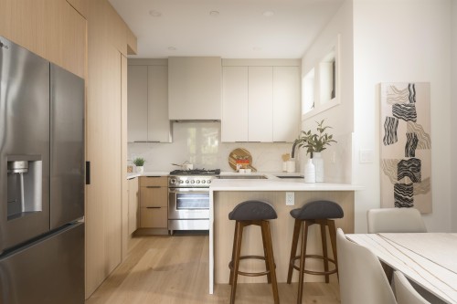 920 16Th Avenue E, Vancouver, BC - Indoor Photo Showing Kitchen With Upgraded Kitchen
