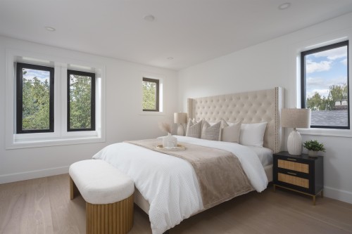 922 16Th Avenue E, Vancouver, BC - Indoor Photo Showing Bedroom