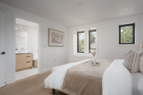922 16Th Avenue E, Vancouver, BC - Indoor Photo Showing Bedroom