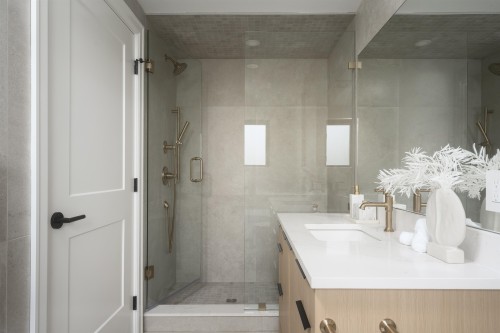 922 16Th Avenue E, Vancouver, BC - Indoor Photo Showing Bathroom