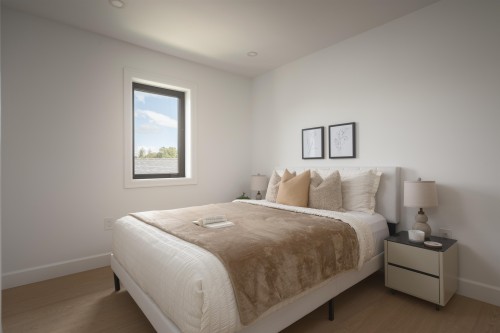 922 16Th Avenue E, Vancouver, BC - Indoor Photo Showing Bedroom