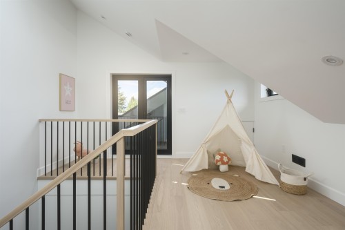 922 16Th Avenue E, Vancouver, BC - Indoor Photo Showing Other Room