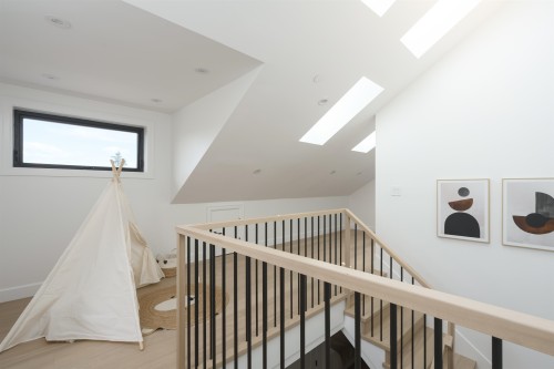 922 16Th Avenue E, Vancouver, BC - Indoor Photo Showing Other Room