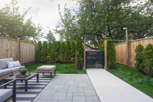 922 16Th Avenue E, Vancouver, BC - Outdoor